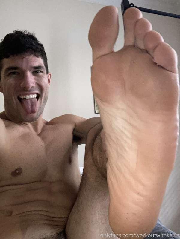 FOOT🦶FRIDAY — should this become a thing?