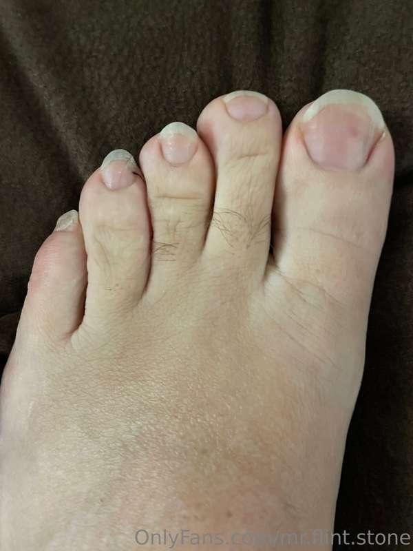 Got my pedi! Who’s sucking them first?