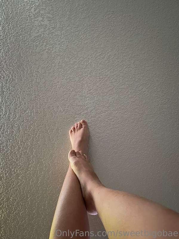 👣