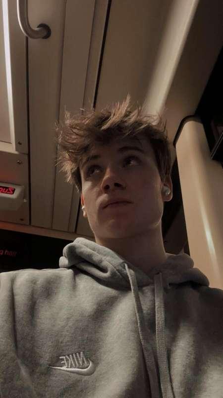 we've got a new twink on the block and it's a cute one 💛

he..