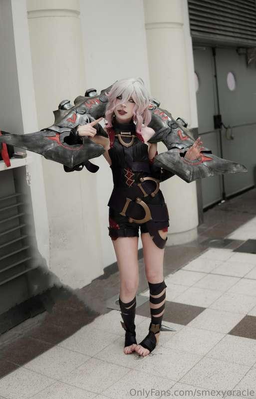 Hello♡ I posted these pictures of my Briar cosplay on my Ins..