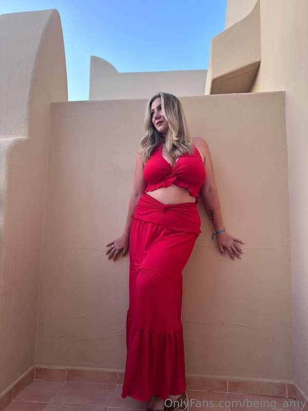 It’s my last night… rate my outfit! Would you get me a drink..
