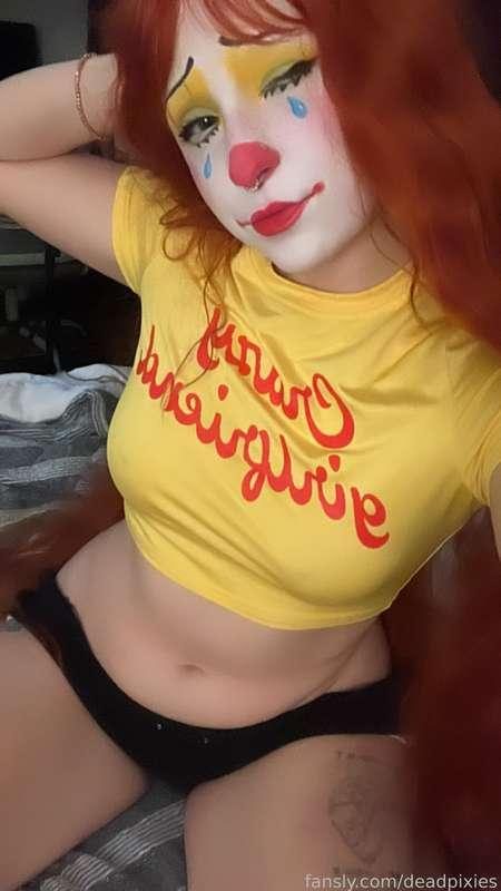 i felt really insecure last night, so i ended up painting on some fun clown makeup 🤡 I think this is my favorite look so far, so cute! what do you guys think?

#fyp #petite #clown #clowngirl #clussy #clownmakeup #makeup #lingerie #lewds #boobs #tits #curvy #cute #selfie #free