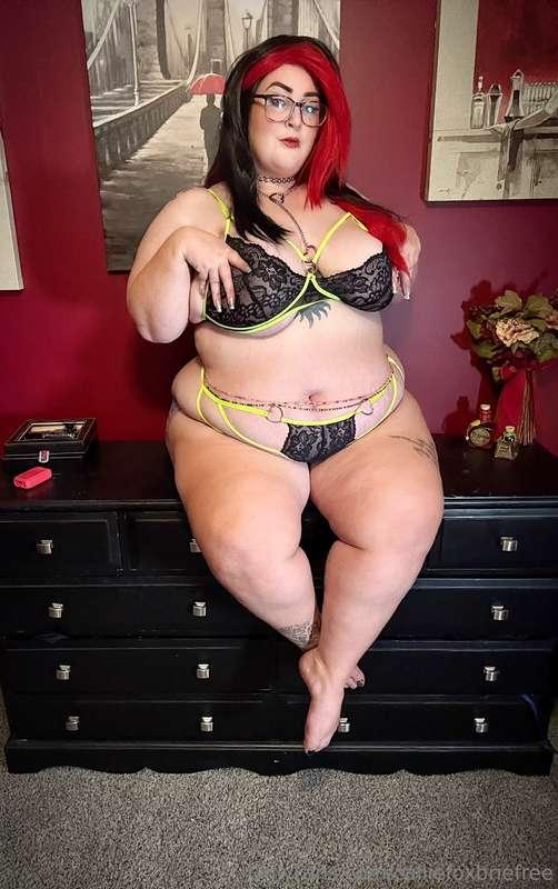 Let’s spend the weekend exploring each others bodies 💋