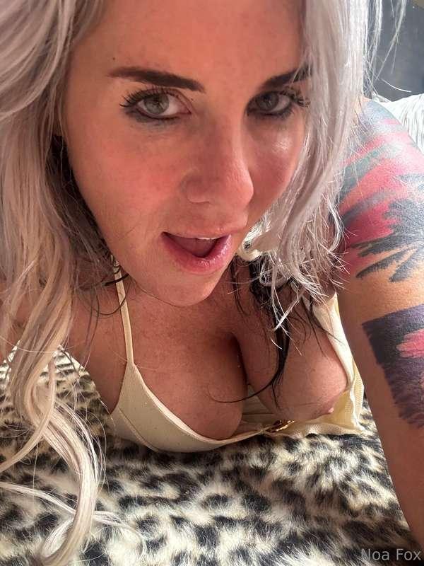 Wanna sneak in behind me 😘 