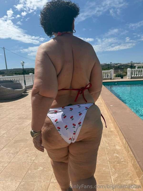 Take my thong off with your teeth 🥵