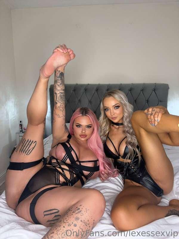 Just two very horny girls 💦 @sky_foxxx