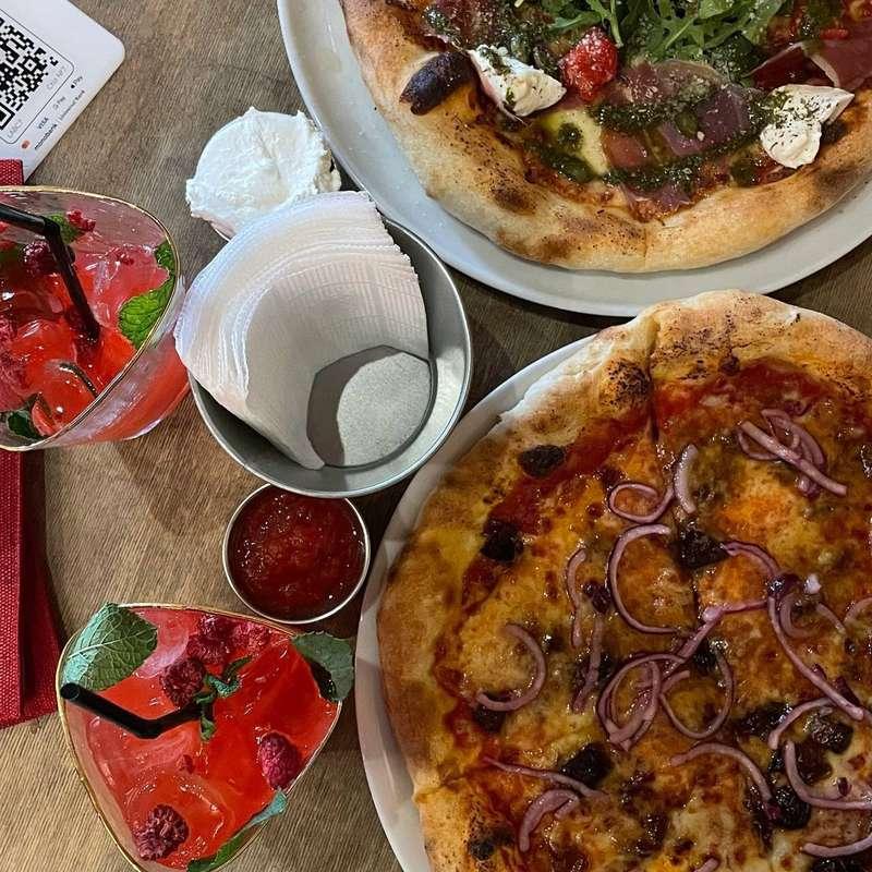 oh gosh that strawberry lemonade 🍓🤤 perfect for summer hot d..