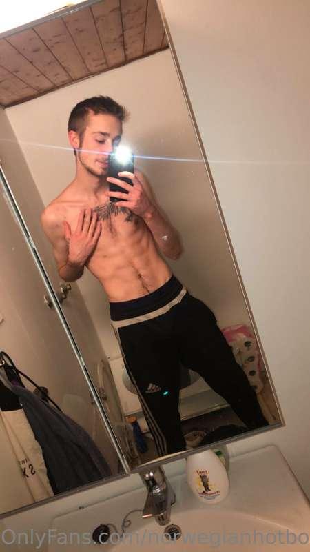 Might get that new phone soon😋 Send me in dm’s what you guys..