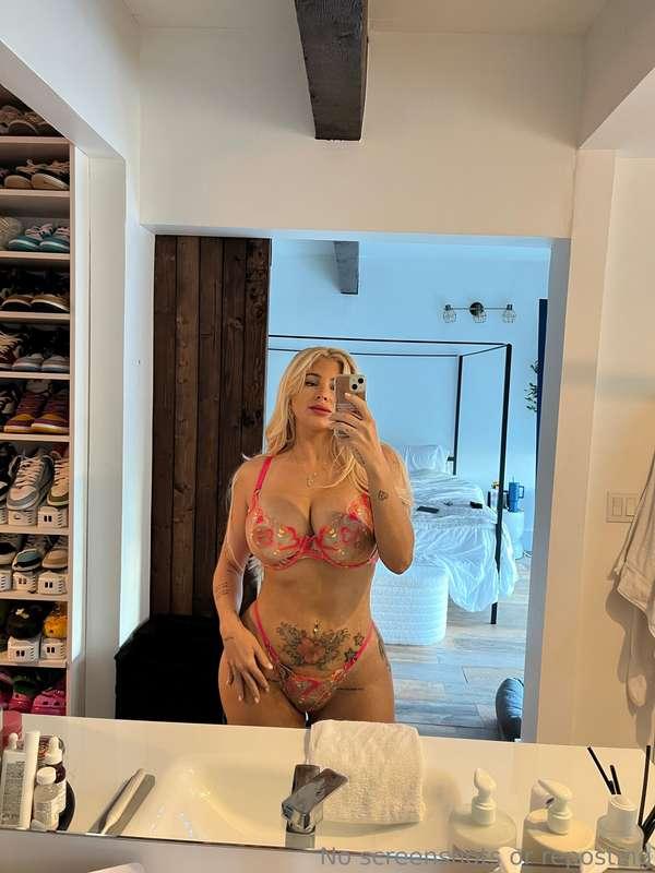 Make me your queen and i'll treat you every day, king.