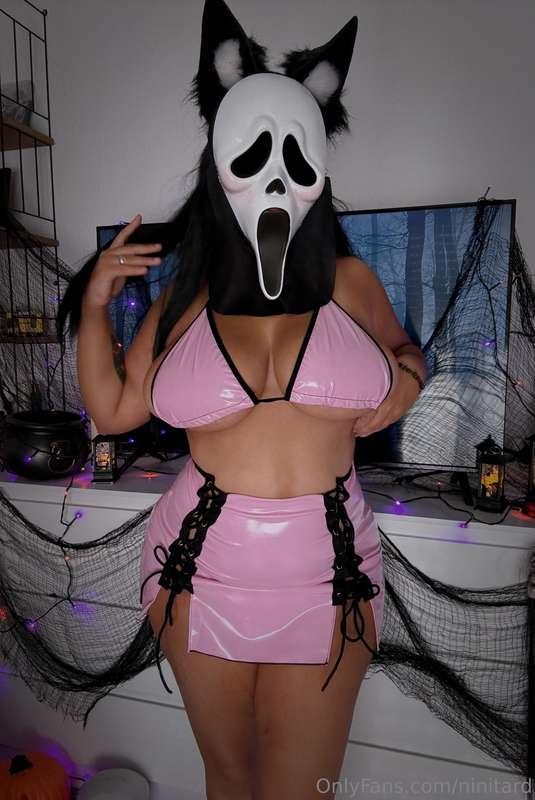 🦇Ghost Face Mommy 🦇Want the nude version of this set? Tip $1..