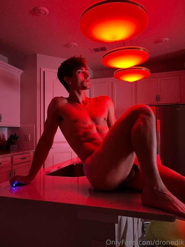 ♥️💋🌹 how does red look on me?😏 My cock is hard and my hole i..