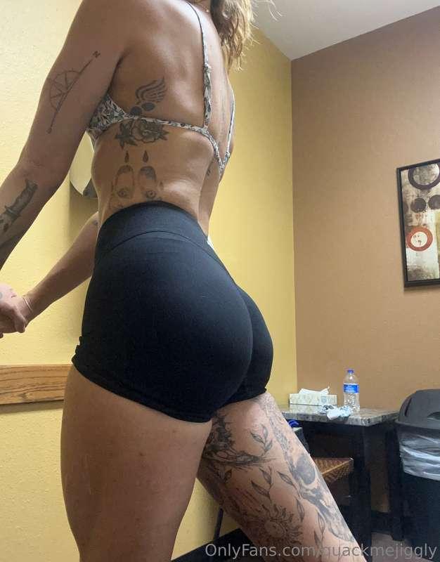 Who likes my shorts😏