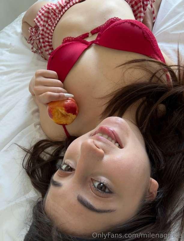 This apple is not the only thing that's part of your 5 a day..