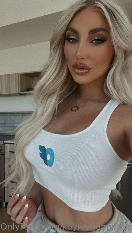 # Hey, baby ❤️ Who's your favorite OF girl? 🤭