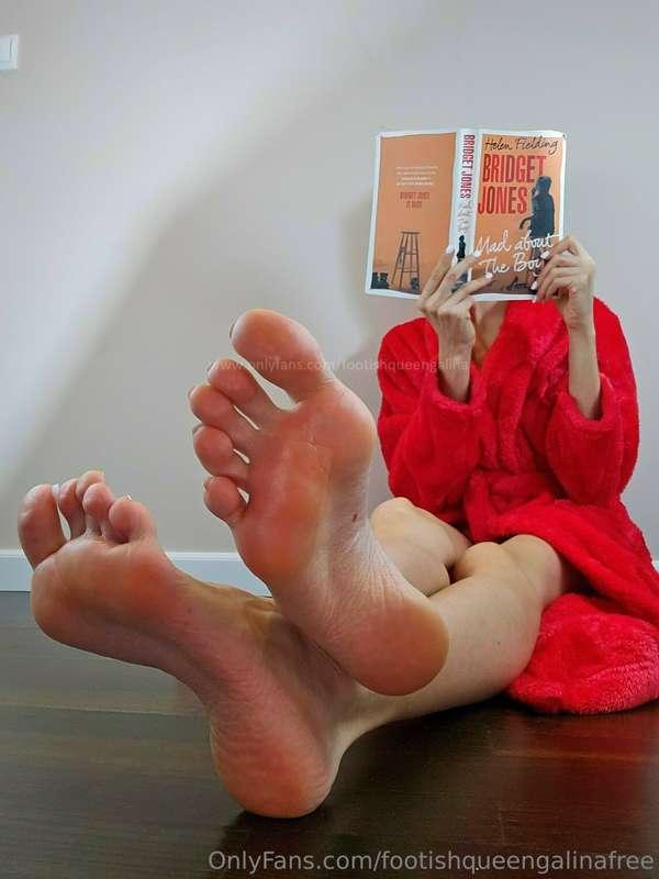 Who's gonna massage them while I read my book?

*Full set in..