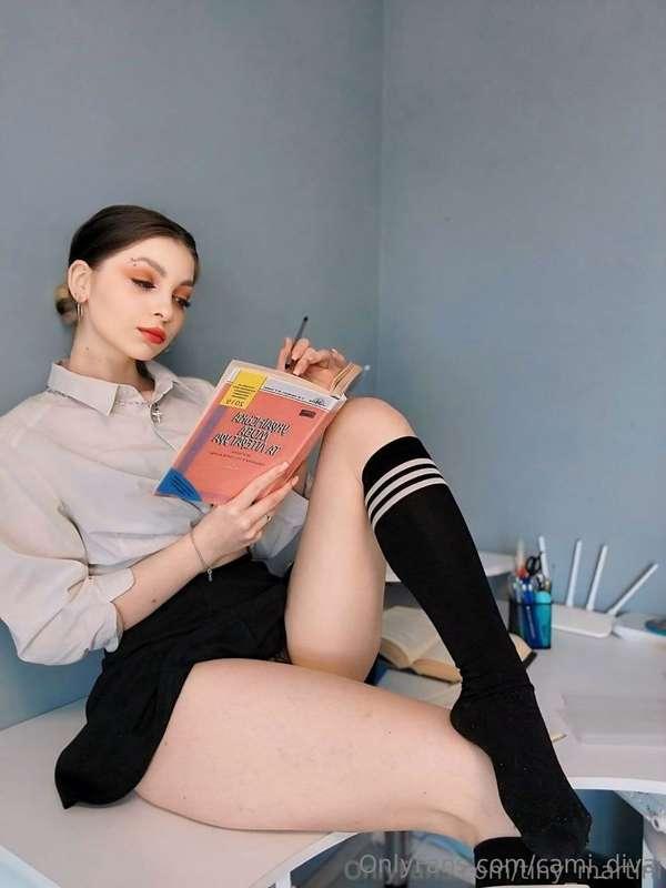 Do you like juicy thighs? @tiny_martini might seem a little ..
