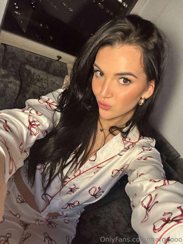 let’s spend the night in?? 😴 