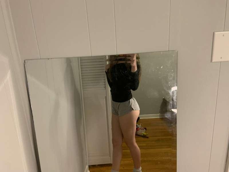 swipe for some 🍑… you’re welcome 🥰