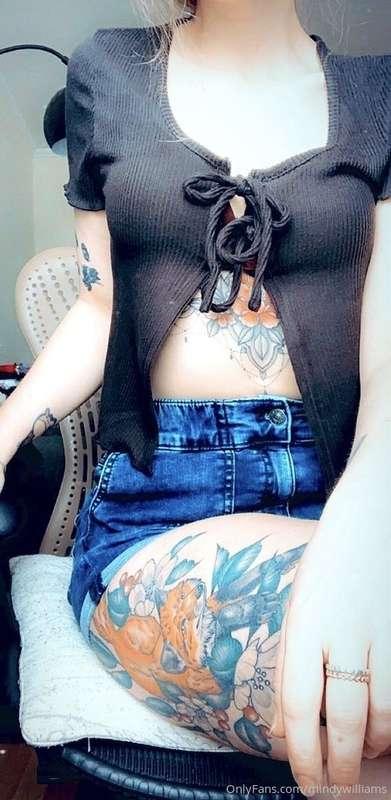 Day dreaming of my next tattoo 💭 

Slowly covering my body. ..