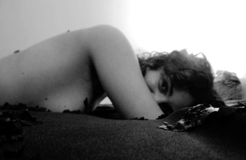 Every time he photographs me a shy smile hides.
My legs, my ..