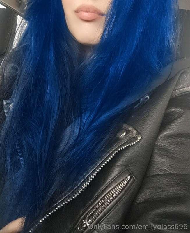 New hair color? 💙 Tip to see full image lol 😂 😂 😂 😂 