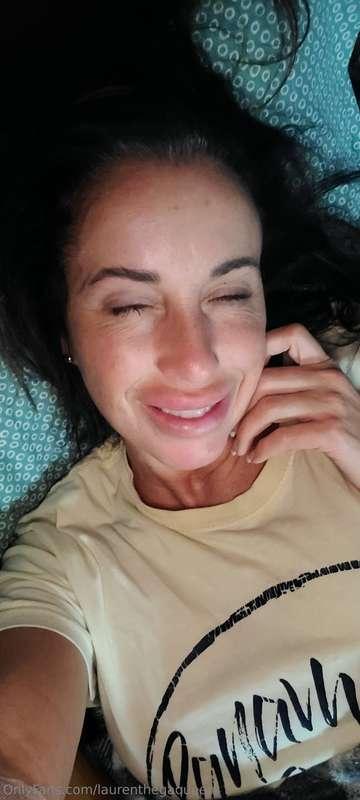☀️ lounging in bed a little longer... cuz it's cold this mor..