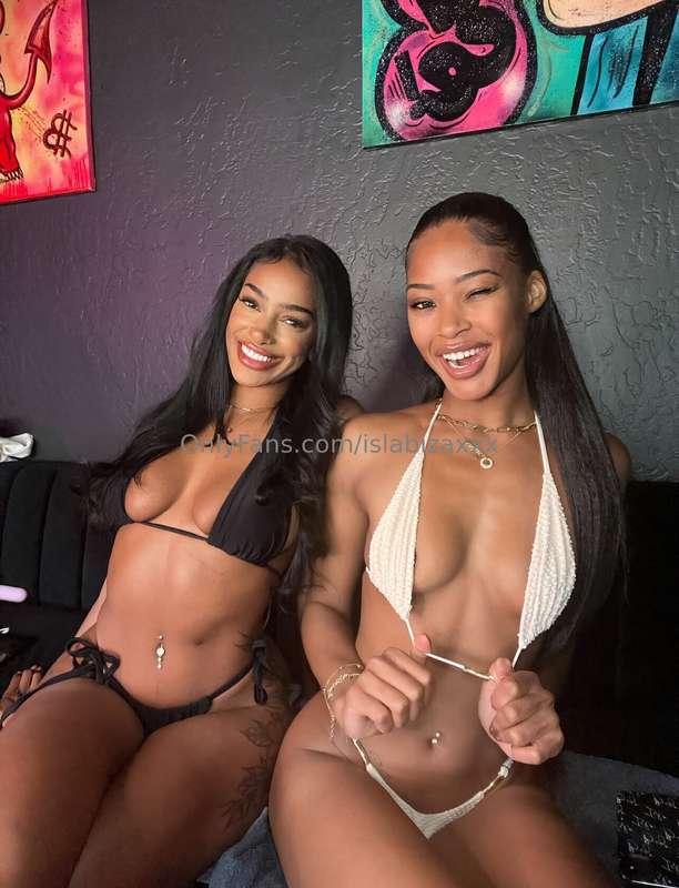 BACK AS REQUESTED 😈😈Sexy GG squirt stream w/ @drayadominican..