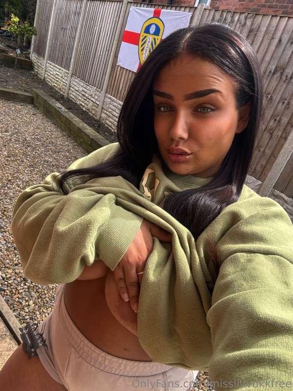 Check your messages for my weekend deal!! 👁️ 3 full length t..