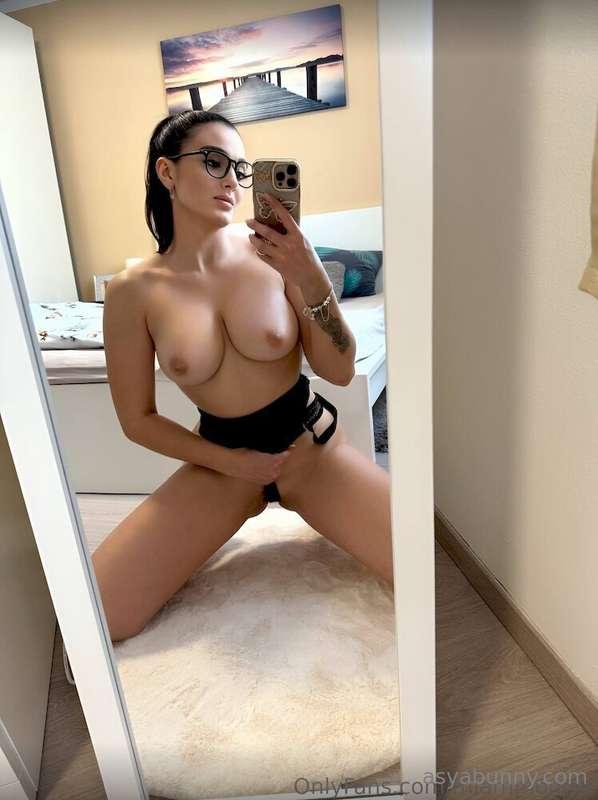 😇 PLAYFUL BRUNETTE @miammonroe😍🥵 dreams of being fucked on t..