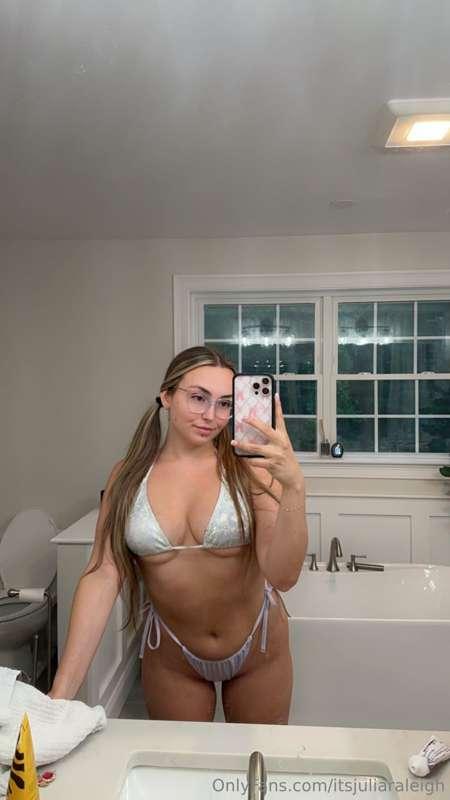 @juliaaraleigh https://onlyfans.com/juliaaraleigh