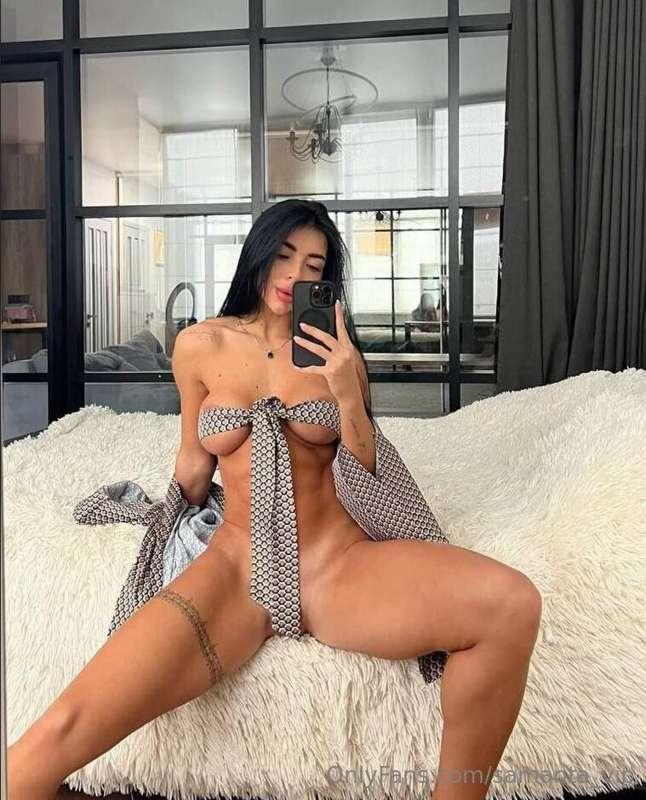👋 I'm @fit_veronique! Ready to get sweaty with me? 💪🏋️‍♀️
🔥 ..