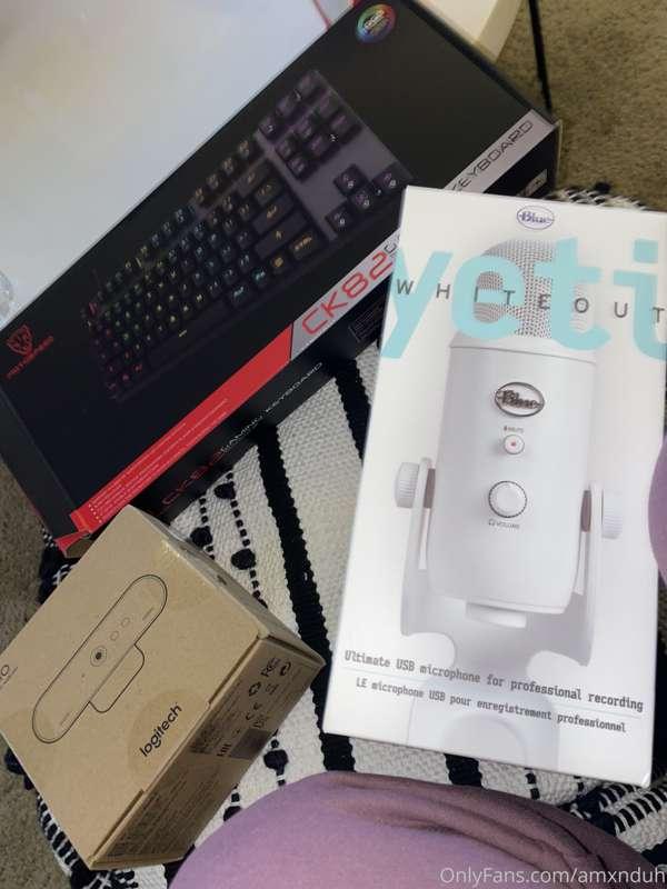 Shout out to one of my best fans for starting my setup for s..