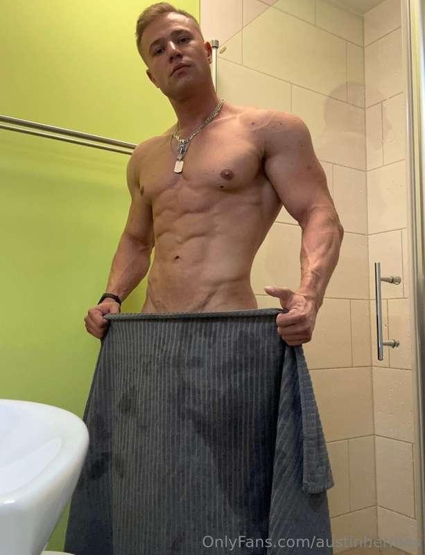 Do you want to see a magic trick with a towel and my dick? 🍌