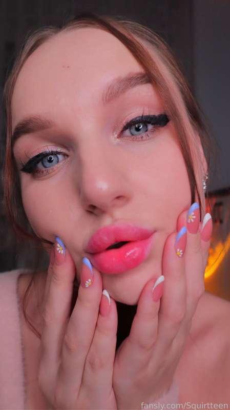 Message me, I’m online 😘🤤