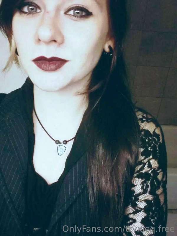Come have a little taste of me. Get in my DMs or check out m..
