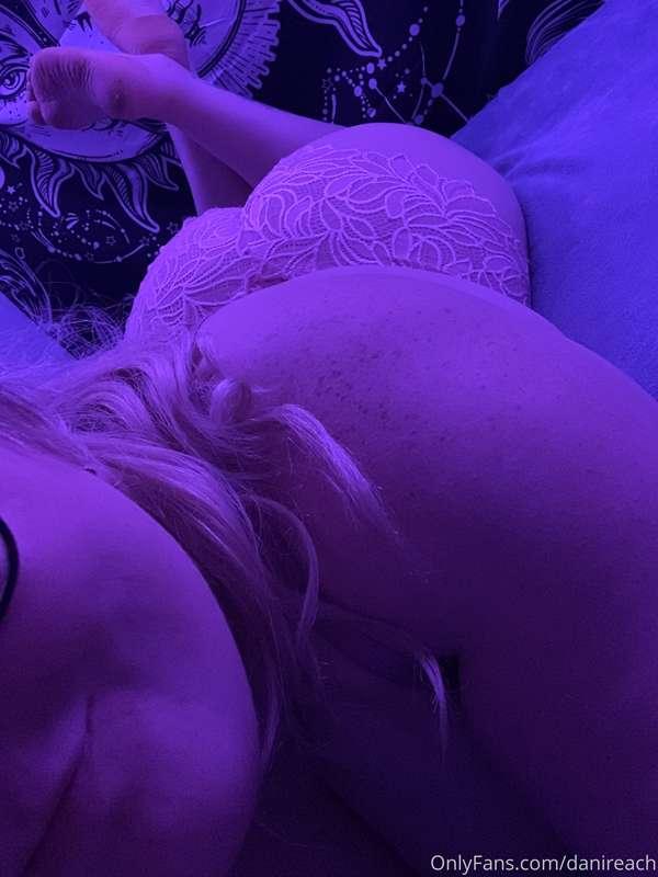 Good morning and happy humpday 💋🍑