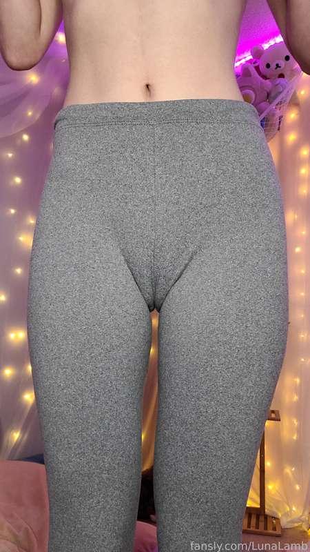 camel toe, and twerking in yoga pants~
