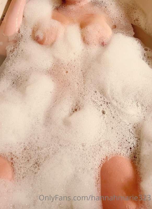 Who wants to join…😏🛁🚿