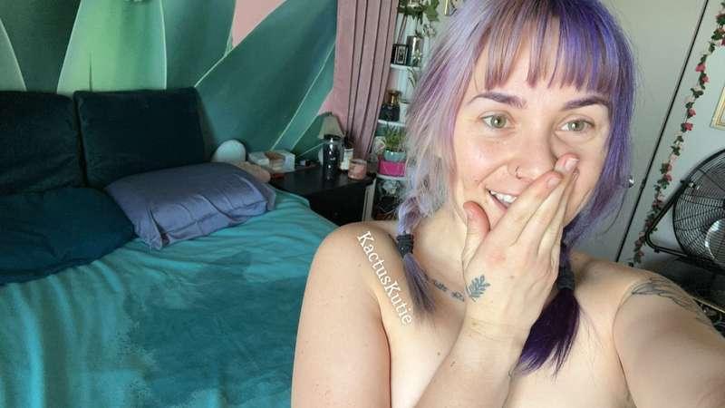 have you seen my FIRST bed wetting video?! 💙💦

#pee #pipi #girlpee #girlpeeing #bedwetting #altgirl #bladder #piss #urine