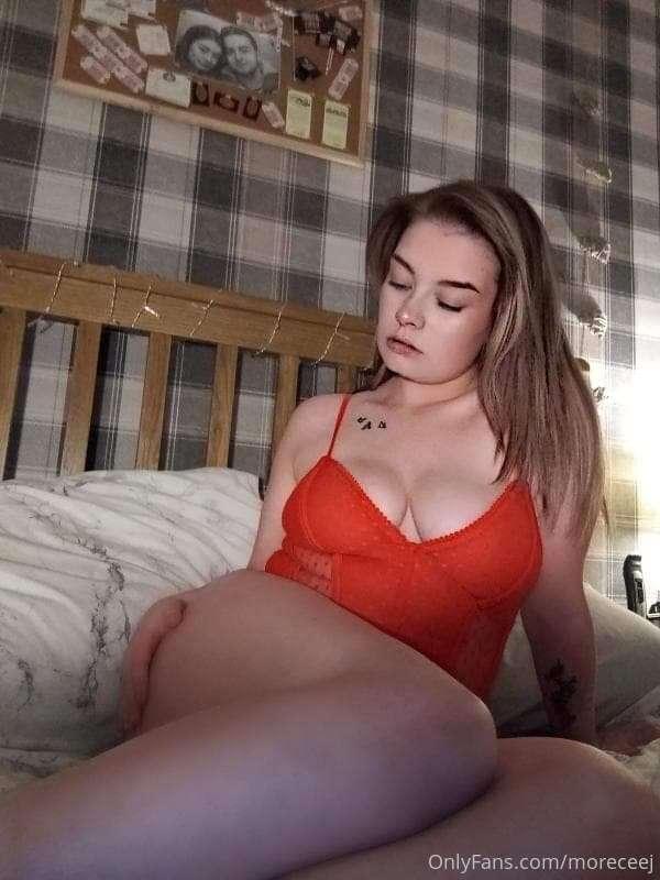 Want to see this blonde petite beauty suck cock and ride dic..