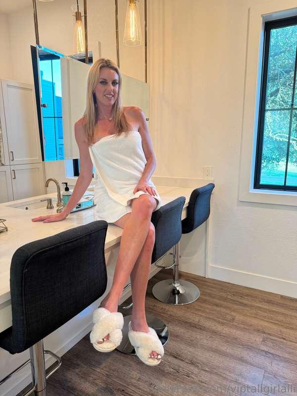 I asked for someone to play with my 🐱 and I got what I wante..