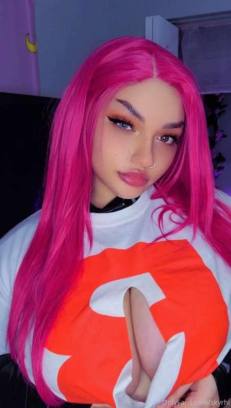 This weeks cosplay is Jessie from Team Rocket! 

What naught..