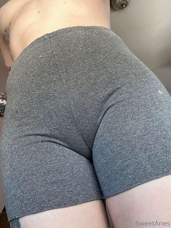 Any cameltoe lovers?