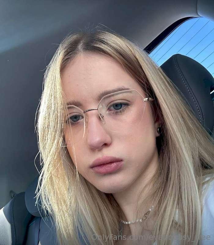 🎀18 YEARS OLD LADY🎀@poliiiiii @poliiiiii @poliiiiii @poliiii..