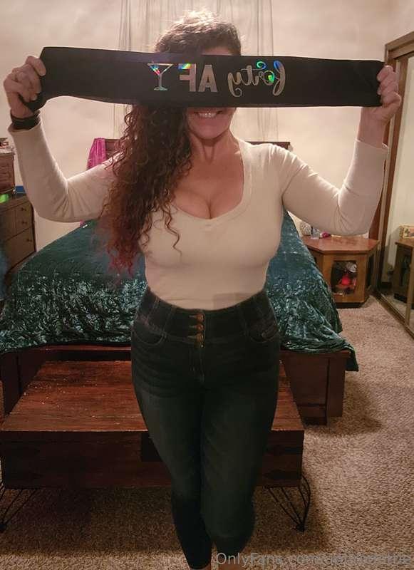 THIS IS 40! 🥳 Tip to recieve some pics with just my birthday..