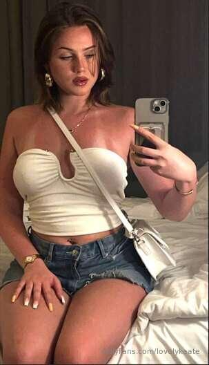 🫦🫦🫦 Free Subscription 🫦🫦🫦👀 @kayleease perfectly shaved pussy..