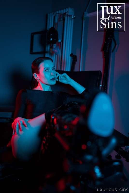 Worship Miss Flora. Photos by Ocular Spice@ocularspice / @mi..
