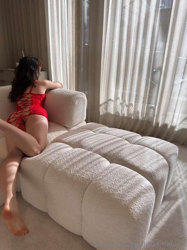 no panties.. the way it should be ;)
