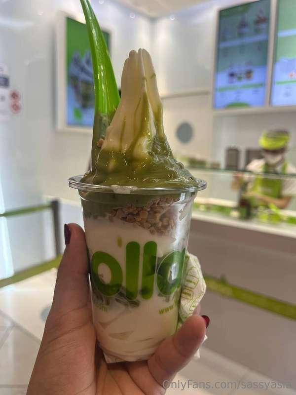 matcha + yogurt = perfection 🍵